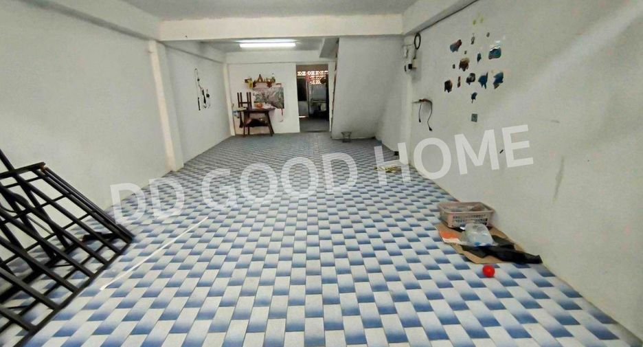 For sale 3 bedrooms retail Space in Chom Thong, Bangkok