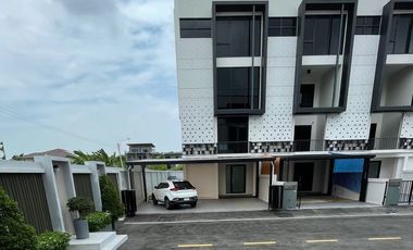 For rent 3 bedrooms townhouse in Khan Na Yao, Bangkok