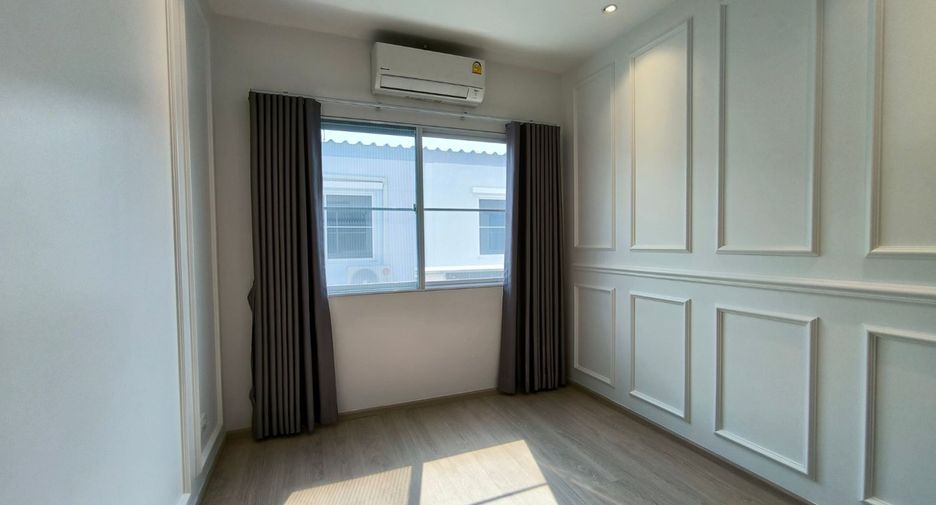 For rent 3 bedrooms townhouse in Bang Phli, Samut Prakan