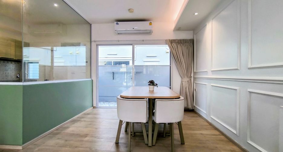 For rent 3 bedrooms townhouse in Bang Phli, Samut Prakan