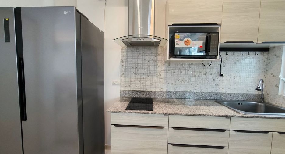 For rent 3 bedrooms townhouse in Bang Phli, Samut Prakan