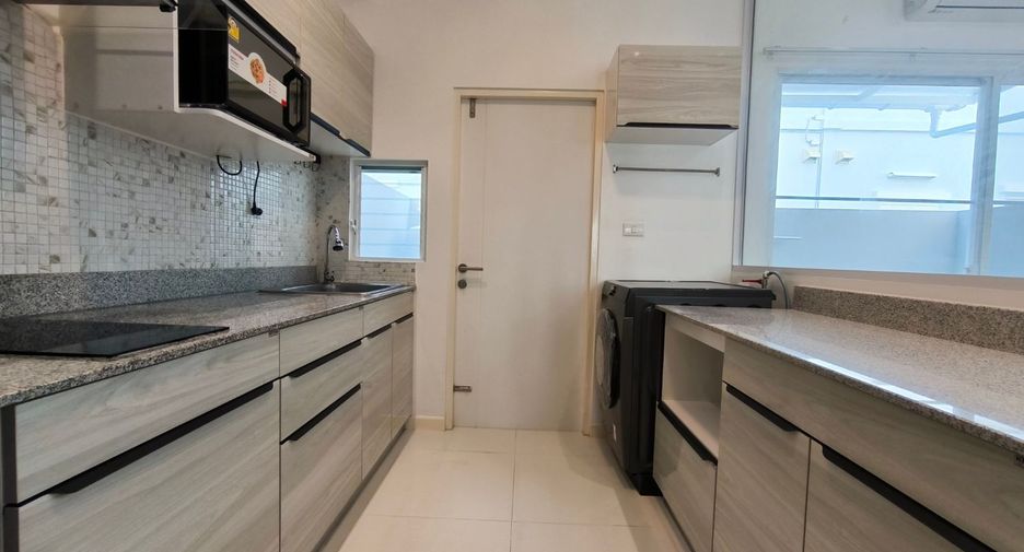 For rent 3 bedrooms townhouse in Bang Phli, Samut Prakan