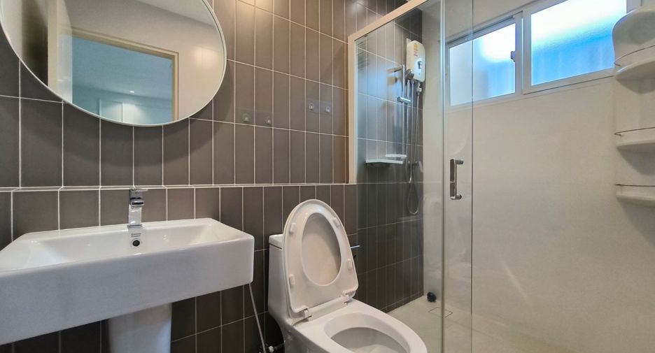 For rent 3 bedrooms townhouse in Bang Phli, Samut Prakan
