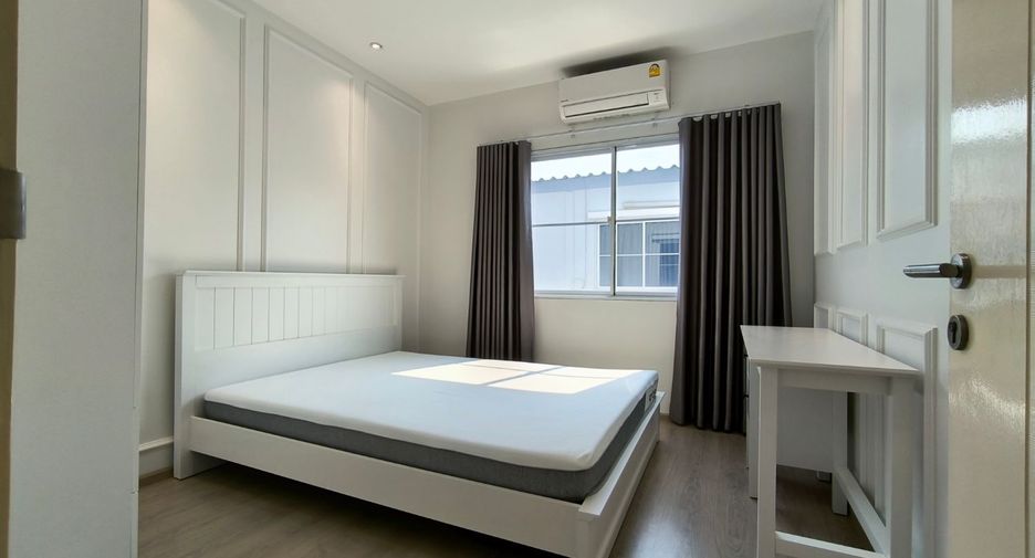 For rent 3 bedrooms townhouse in Bang Phli, Samut Prakan
