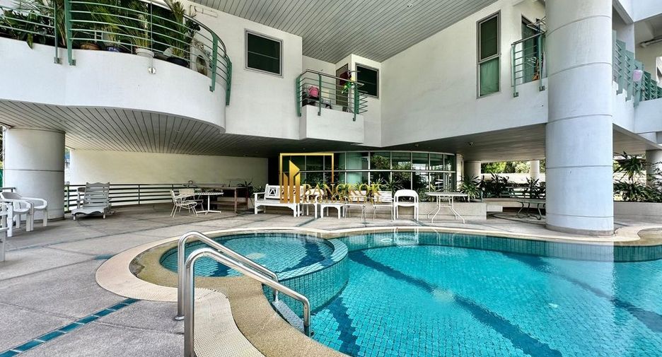 For rent 2 bedrooms apartment in Watthana, Bangkok