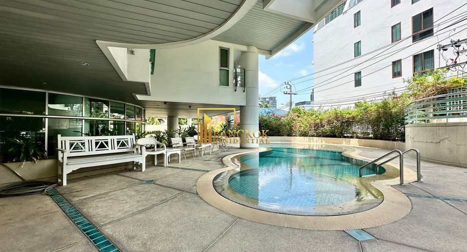 For rent 2 bedrooms apartment in Watthana, Bangkok