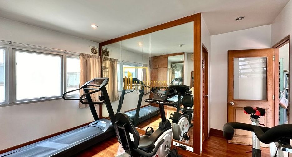 For rent 2 bedrooms apartment in Watthana, Bangkok