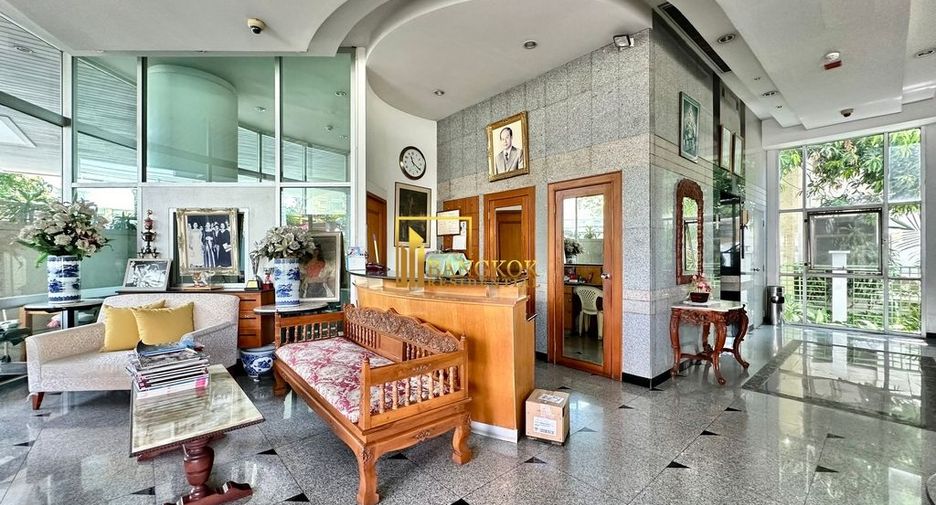 For rent 2 bedrooms apartment in Watthana, Bangkok