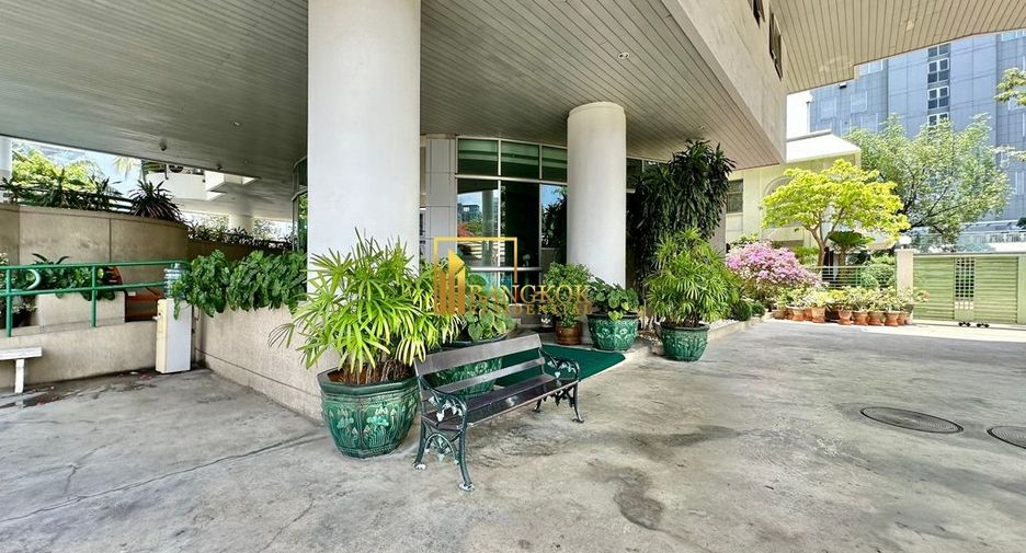 For rent 2 bedrooms apartment in Watthana, Bangkok