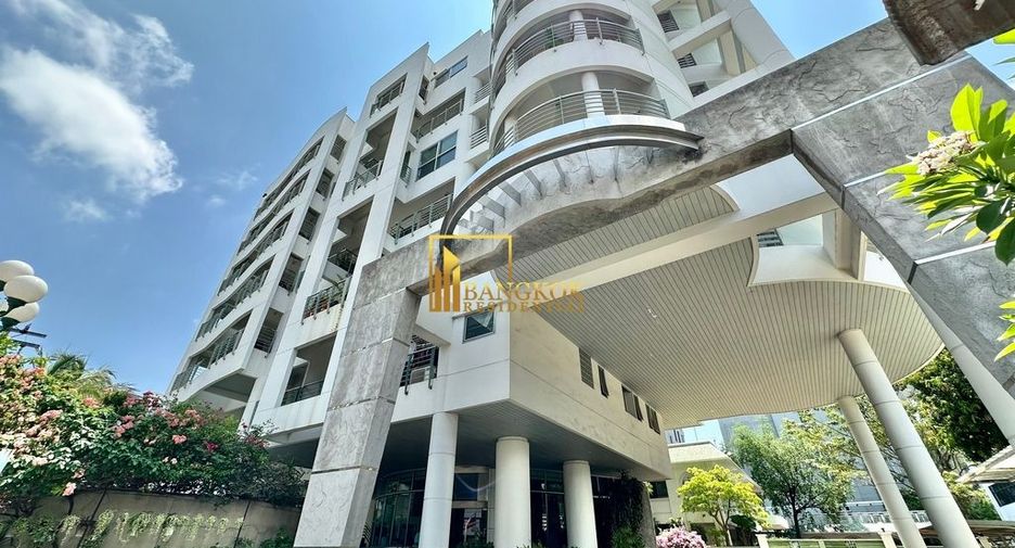 For rent 2 bedrooms apartment in Watthana, Bangkok