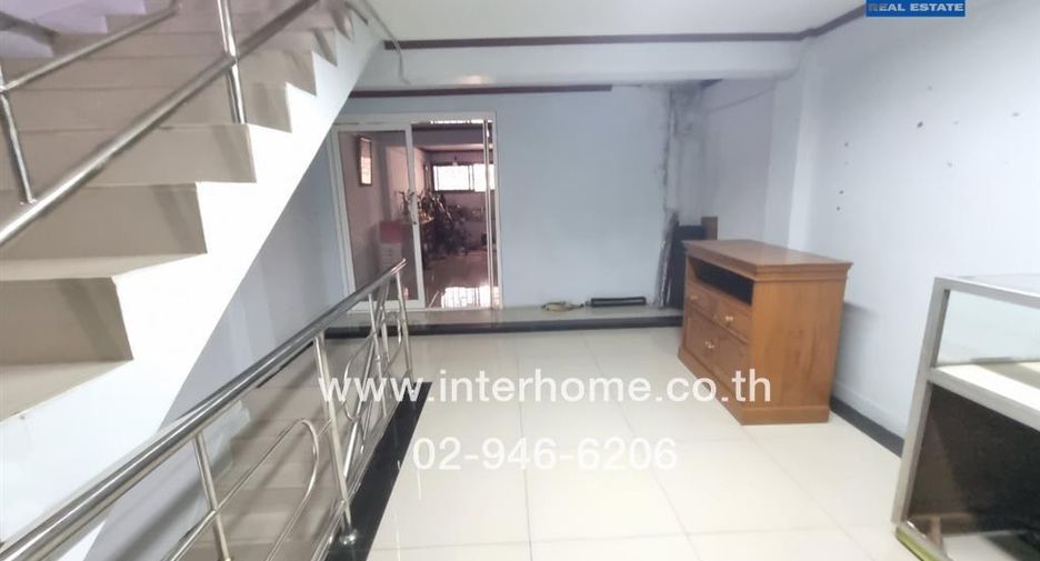 For sale 9 bed retail Space in Bang Phlat, Bangkok