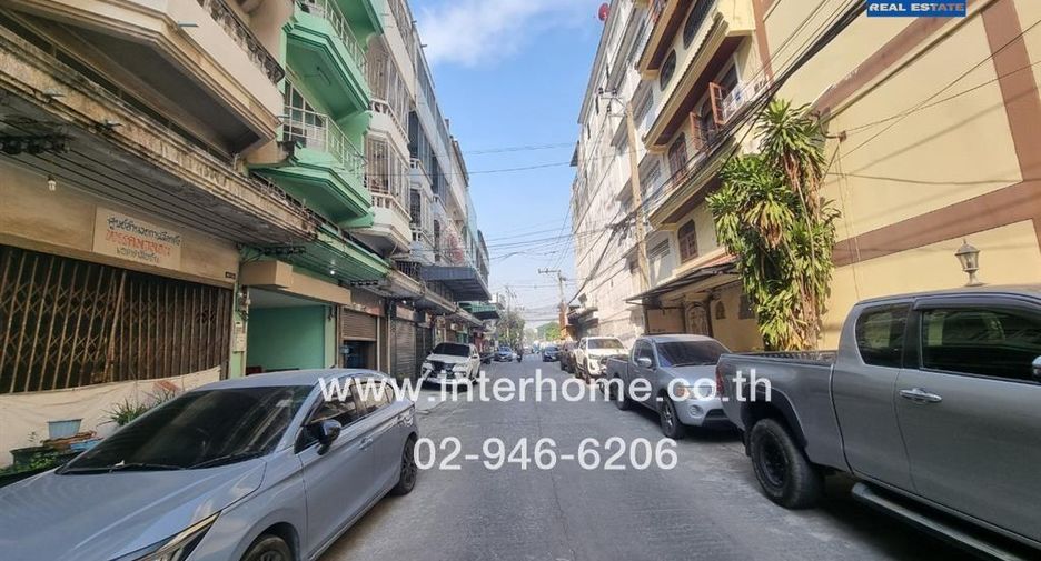 For sale 9 bed retail Space in Bang Phlat, Bangkok