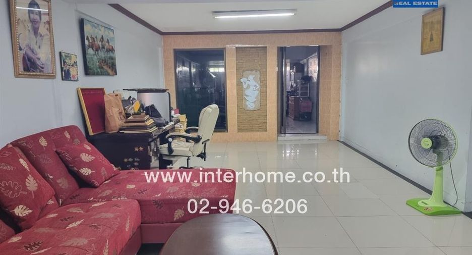 For sale 9 bed retail Space in Bang Phlat, Bangkok