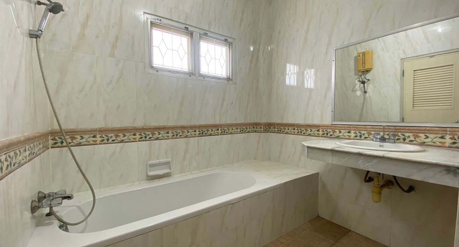 For rent 3 ベッドルーム house in San Sai, Chiang Mai