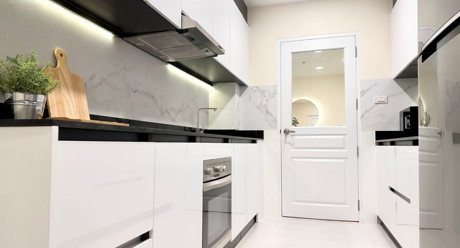 For rent 3 bedrooms condo in Pathum Wan, Bangkok