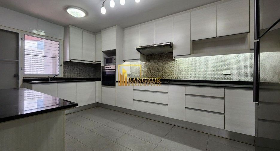 For rent 3 bedrooms apartment in Khlong Toei, Bangkok