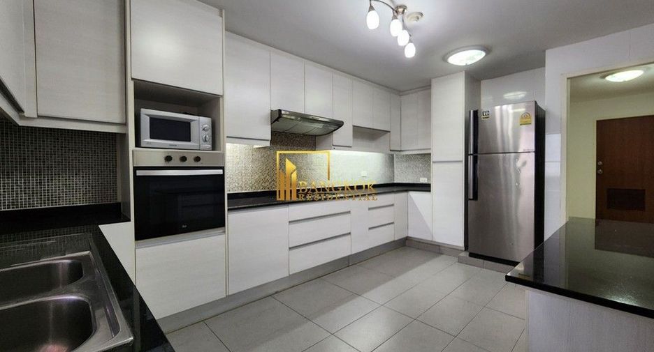 For rent 3 bedrooms apartment in Khlong Toei, Bangkok