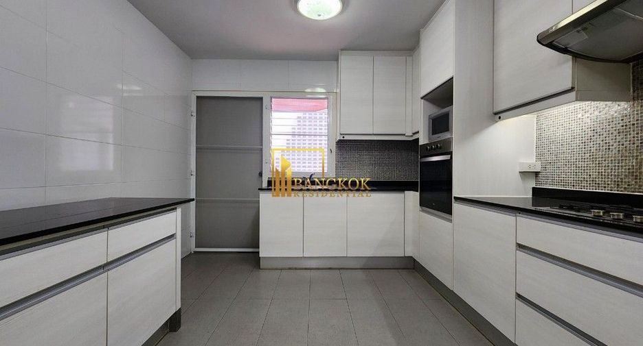 For rent 3 bedrooms apartment in Khlong Toei, Bangkok