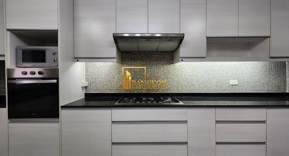 For rent 3 bedrooms apartment in Khlong Toei, Bangkok