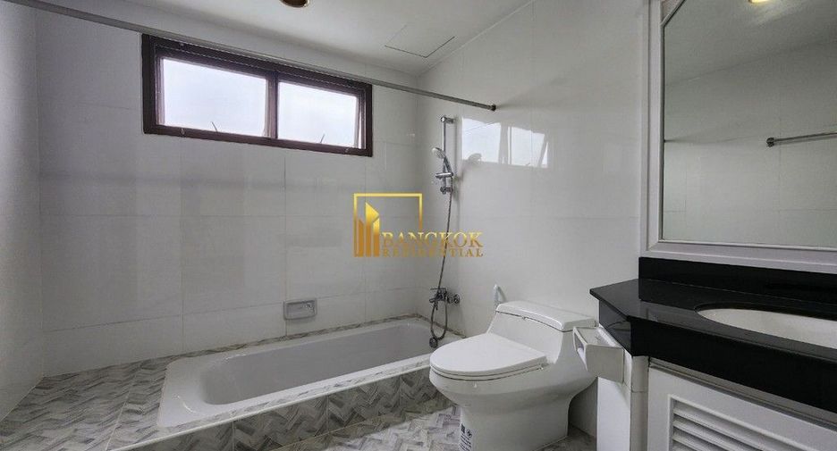 For rent 3 bedrooms apartment in Khlong Toei, Bangkok