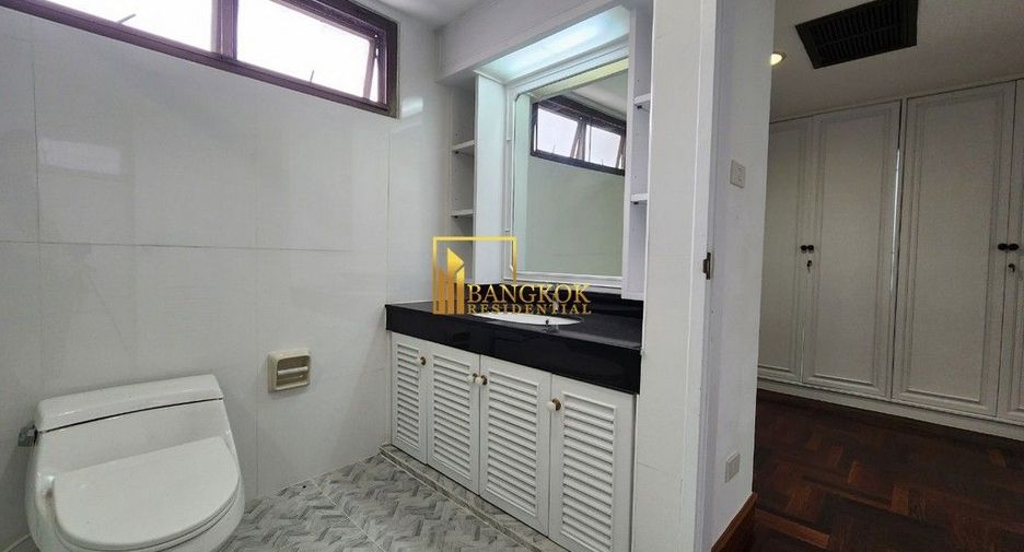 For rent 3 bedrooms apartment in Khlong Toei, Bangkok