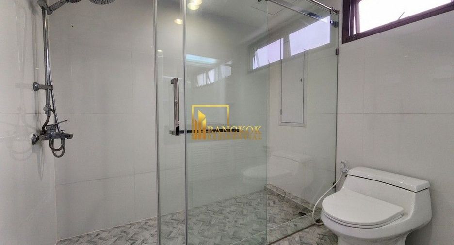 For rent 3 bedrooms apartment in Khlong Toei, Bangkok