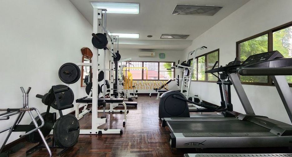 For rent 3 bedrooms apartment in Khlong Toei, Bangkok