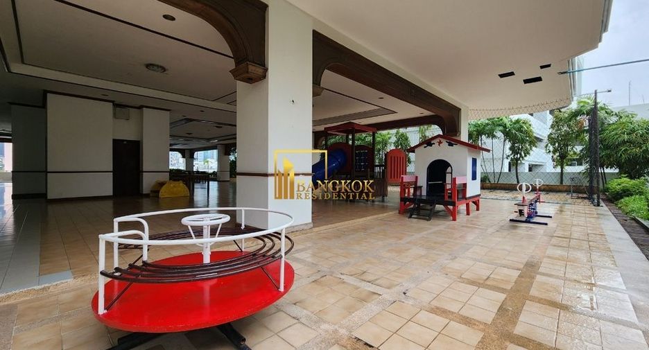 For rent 3 bedrooms apartment in Khlong Toei, Bangkok