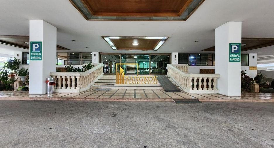 For rent 3 bedrooms apartment in Khlong Toei, Bangkok