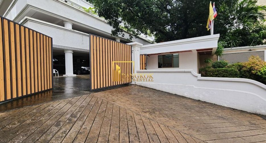 For rent 3 bedrooms apartment in Khlong Toei, Bangkok