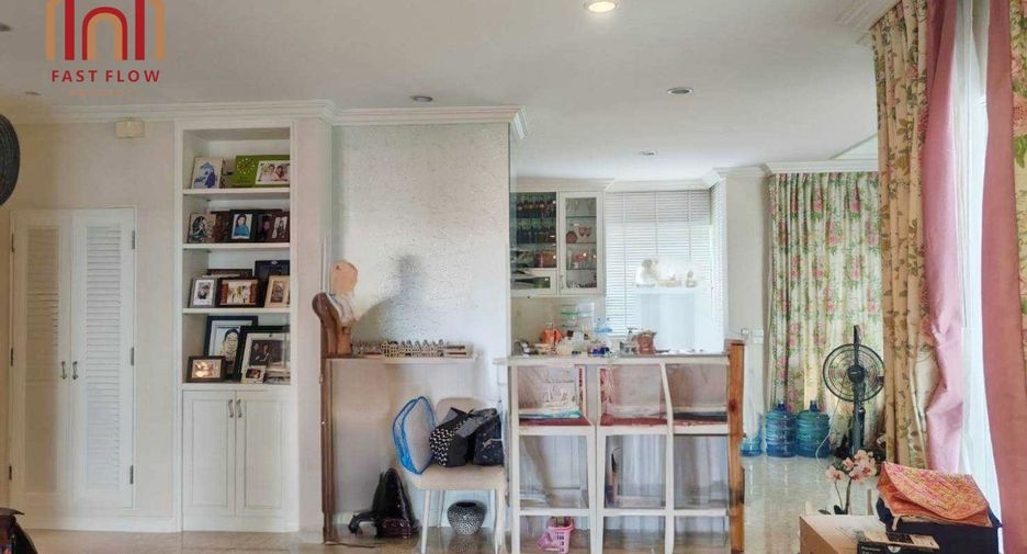 For sale 3 bedrooms house in Taling Chan, Bangkok