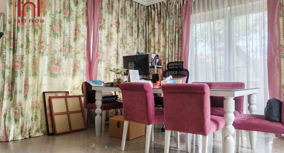 For sale 3 bedrooms house in Taling Chan, Bangkok