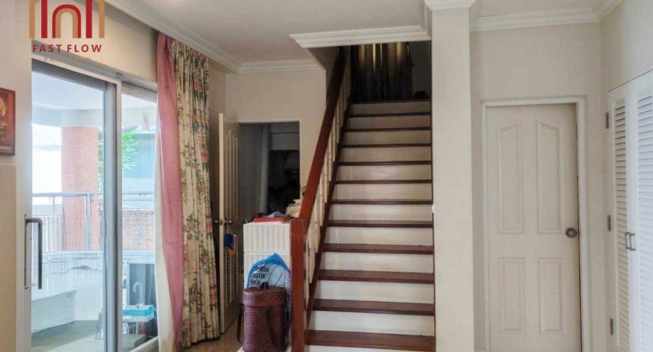 For sale 3 bedrooms house in Taling Chan, Bangkok