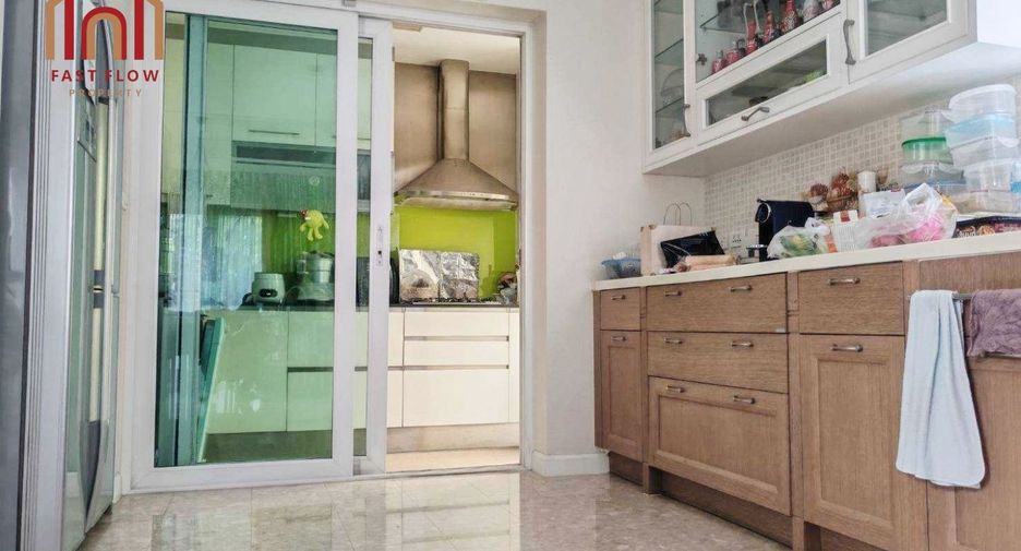 For sale 3 bedrooms house in Taling Chan, Bangkok
