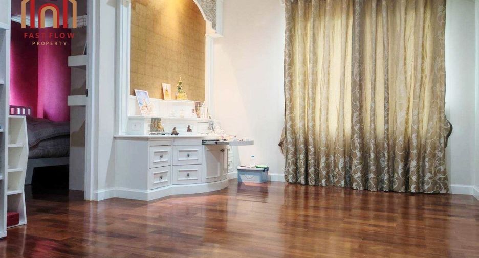 For sale 3 bedrooms house in Taling Chan, Bangkok