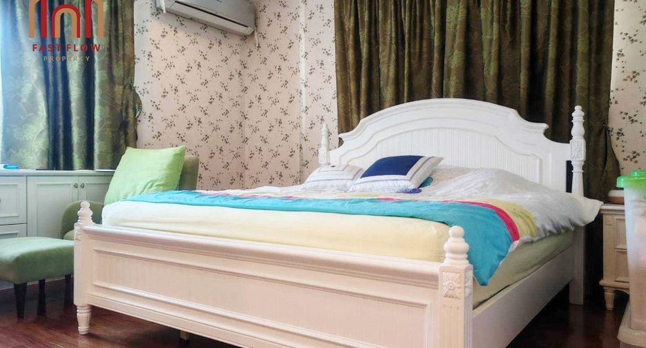 For sale 3 bedrooms house in Taling Chan, Bangkok