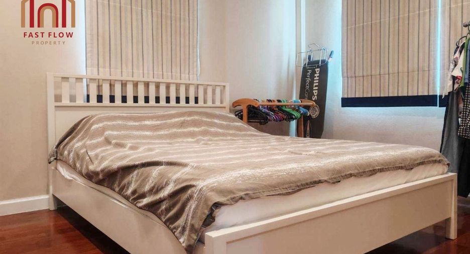 For sale 3 bedrooms house in Taling Chan, Bangkok