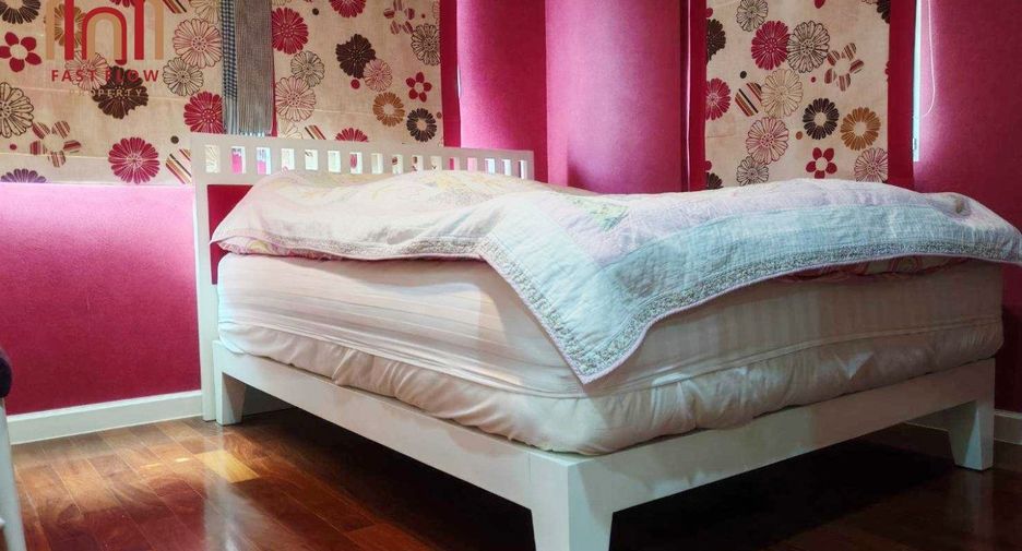 For sale 3 bedrooms house in Taling Chan, Bangkok