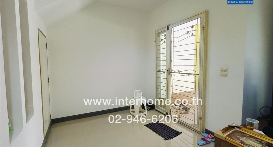 For sale 3 bed townhouse in Min Buri, Bangkok