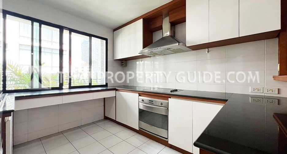 For rent 3 bedrooms apartment in Khlong Toei, Bangkok