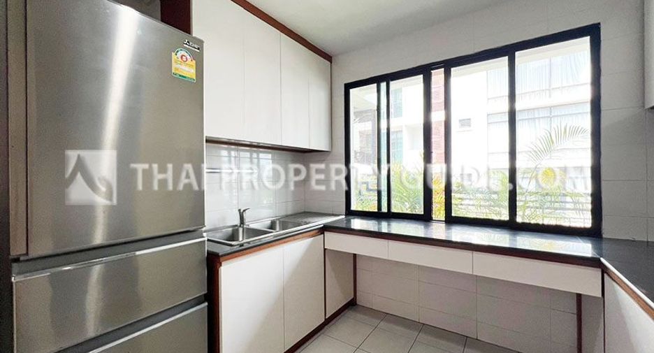 For rent 3 bedrooms apartment in Khlong Toei, Bangkok