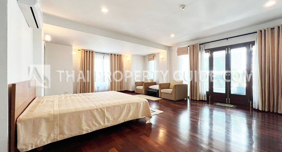 For rent 3 bedrooms apartment in Khlong Toei, Bangkok