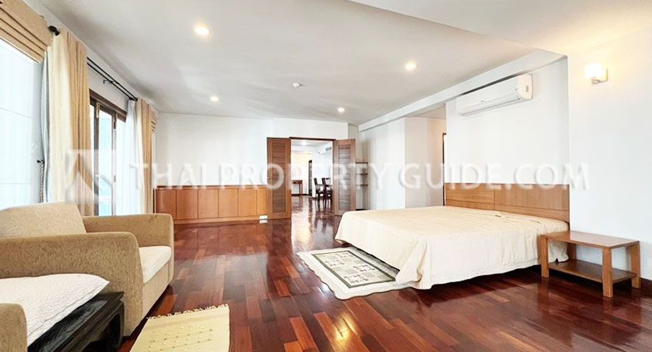For rent 3 bedrooms apartment in Khlong Toei, Bangkok