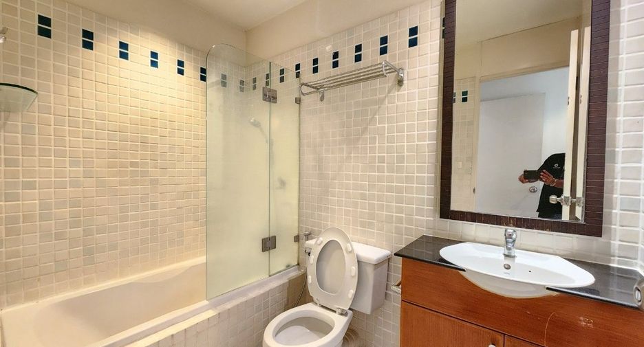 For rent 2 bedrooms apartment in Pathum Wan, Bangkok