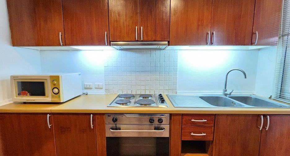 For rent 2 bedrooms apartment in Pathum Wan, Bangkok