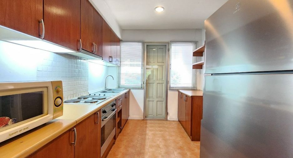 For rent 2 bedrooms apartment in Pathum Wan, Bangkok