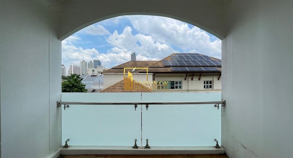 For rent 2 bedrooms apartment in Watthana, Bangkok