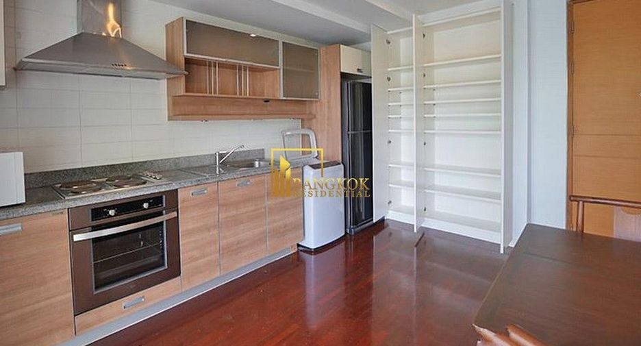 For rent 2 bedrooms apartment in Watthana, Bangkok