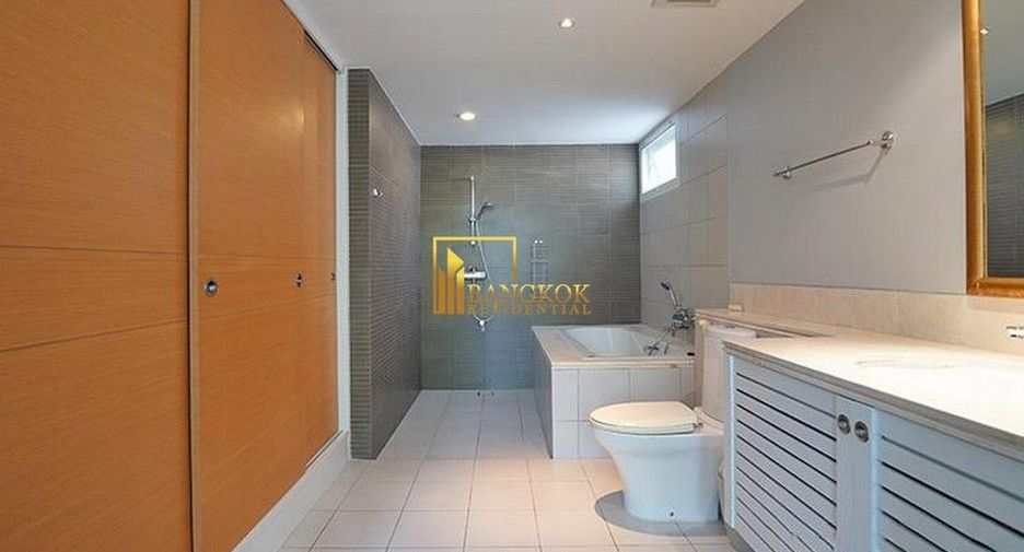 For rent 2 bedrooms apartment in Watthana, Bangkok