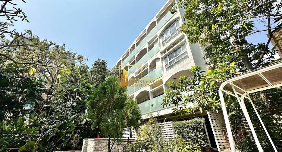 For rent 2 bedrooms apartment in Watthana, Bangkok